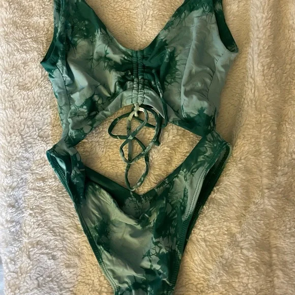 Frankies bikni one piece - Picture 3 of 5